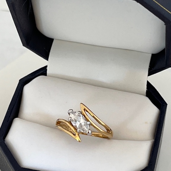 NEW Vintage Uncas Cluster Ring Cubic Zirconia Cocktail Ring 14KT Gold Plate - Picture 2 of 3